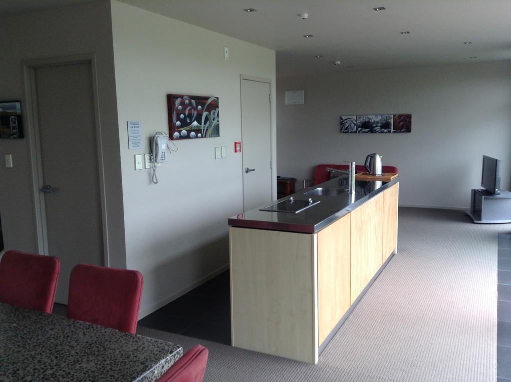 Aparthotel One Burgess Hill New Plymouth Exteriér fotografie